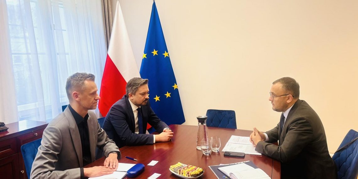 Посол України в Польщі обговорив з Омбудсменом питання захисту прав українців
