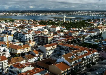 “Прожити дуже тяжко”: українка відкрила, кому не слід їхати до Португалії