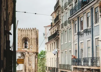 “Треба займати чергу в чергу”: українка розкрила 4 мінуси Португалії для життя