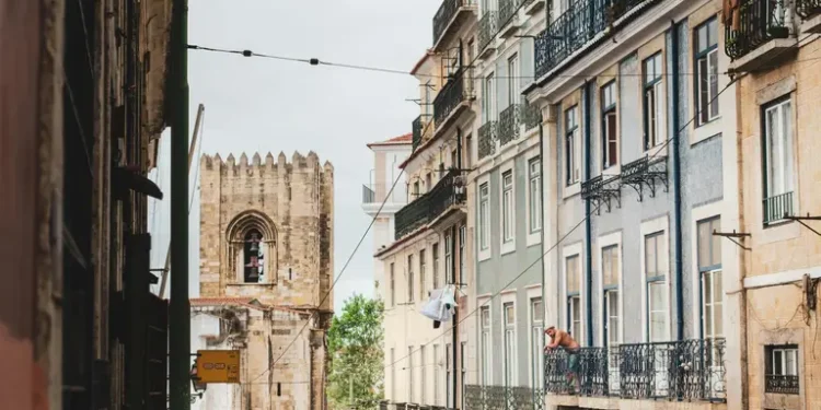 “Треба займати чергу в чергу”: українка розкрила 4 мінуси Португалії для життя