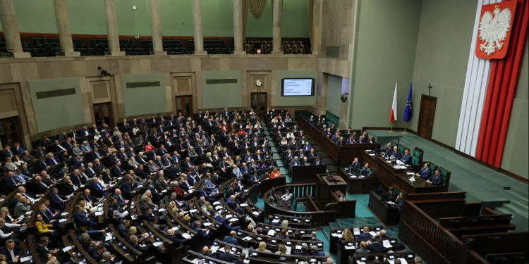 Сейм відхилив президентський проєкт змін до закону про допомогу громадянам України