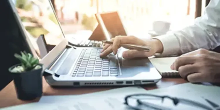 Для українців за кордоном спростили отримання свідоцтв і витягів з Державного реєстру актів цивільного стану