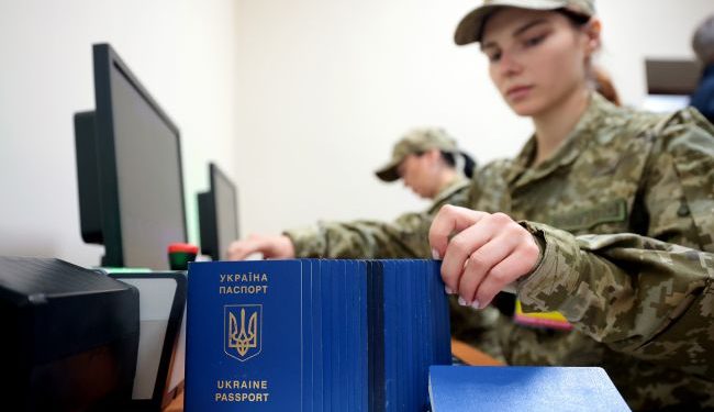 МЗС попередило українців про зміни щодо закордонних паспортів: кого це стосується