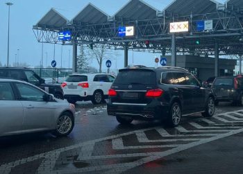Польські ЗМІ повідомляють про величезні черги на прикордонних переходах з Україною