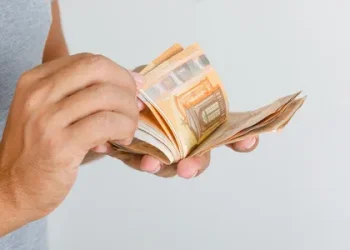 Привласнювали виплати українських біженців: в Чехії викрили масштабну шахрайську схему