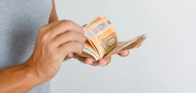 Привласнювали виплати українських біженців: в Чехії викрили масштабну шахрайську схему