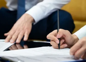 Довіреність з-за кордону: як українцям оформити важливий документ, не приїжджаючи додому