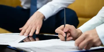 Довіреність з-за кордону: як українцям оформити важливий документ, не приїжджаючи додому