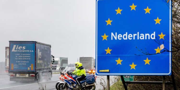 Нідерланди хочуть запровадити для українців дозволи на проживання на 3 роки: які будуть переваги