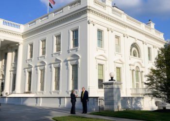 Білий дім напередодні Різдва опублікував ролик, у якому Трамп зачитує «список неслухняних» мігрантів