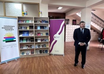 Українська книжкова поличка відкрилася в Університеті «Хазар» у Баку