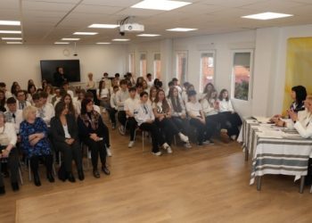 «Урок миру» у Мадриді: учні школи «Дивосвіт» обговорили реалії життя підлітків в умовах війни