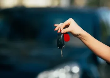 Продаж авто в Україні з-за кордону: як укласти угоду, не приїжджаючи додому