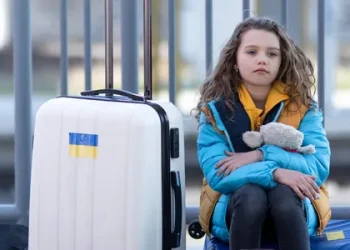 Примусові виселення та переповнені центри: місць для українських біженців в країні ЄС майже немає