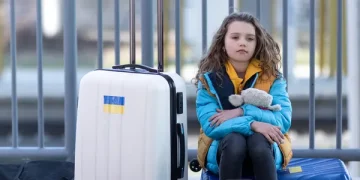 Примусові виселення та переповнені центри: місць для українських біженців в країні ЄС майже немає