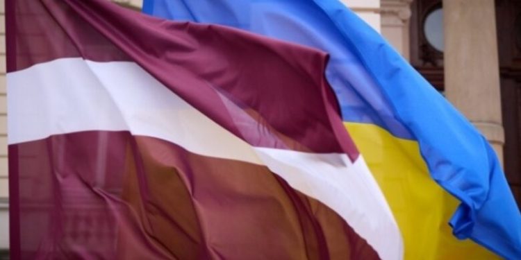 Латвія скорочує підтримку українських біженців: що зміниться