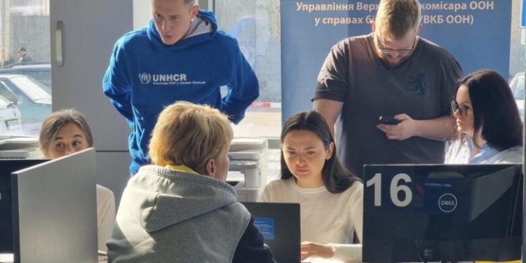 Грошова підтримка МОМ для зимових потреб українських біженців у Словаччині: умови, розмір  та порядок отримання