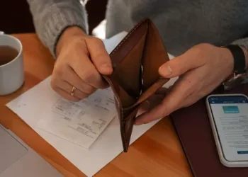 Біженку суд змусив заплатити за опалення квартири в Україні, у якій вона з родиною давно не живе: що варто знати