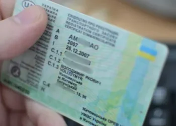 Українських біженців штрафують за водійські посвідчення в ЄС: за що можуть покарати