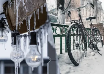 Транспортний хаос і проблеми з електрикою: Європу накрили Арктичні морози