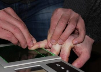 Зняття відбитків пальців для дітей від 12 років: що потрібно знати українським біженцям при перетині кордону