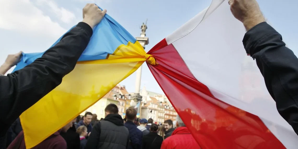 Польща посилила правила для українців: хто може втратити 800+ та що змінилося у жовтні