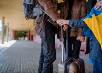 Українська молодь за кордоном: що утримує її там і що могло б повернути додому